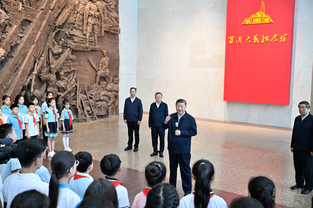 新华图讯丨习近平在山西阳泉市向抗战烈士敬献花篮并参观百团大战纪念馆