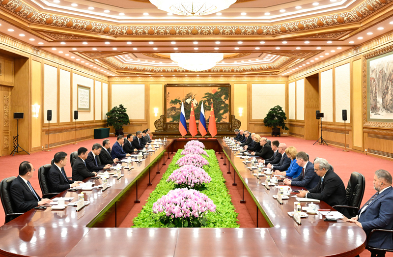 习近平会见俄罗斯总理米舒斯京