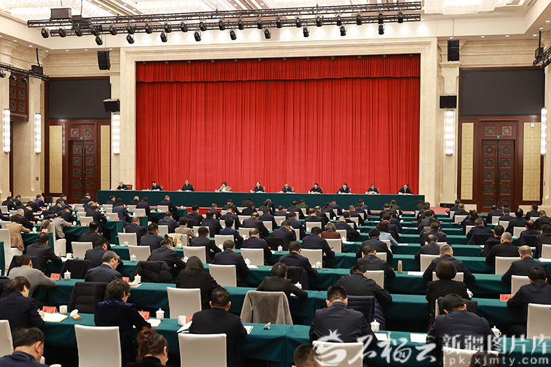 自治区党委全面依法治疆工作会议召开