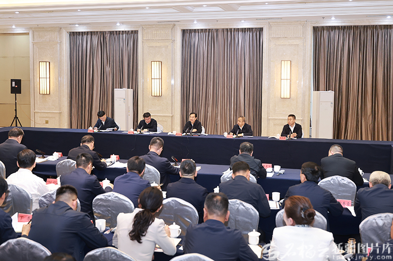 陈小江艾尔肯·吐尼亚孜在伊犁调研并召开文旅工作座谈会