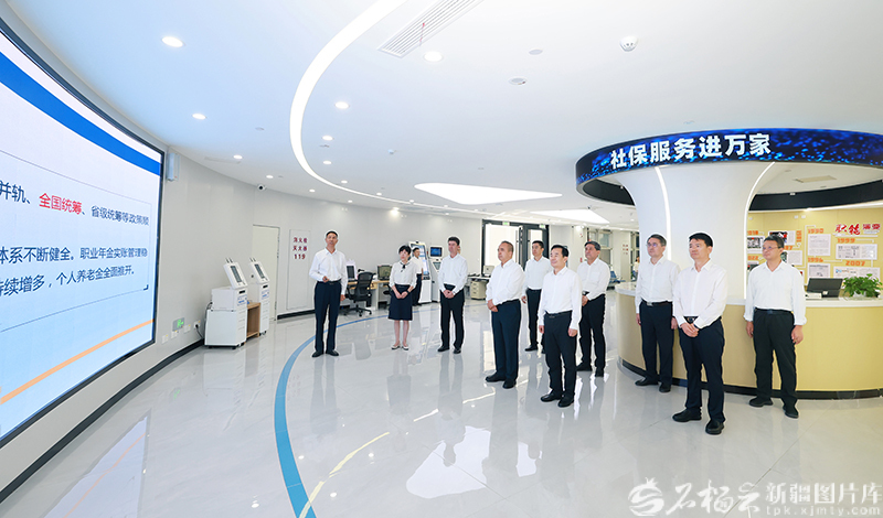 陈小江艾尔肯·吐尼亚孜在自治区人力资源和社会保障厅调研座谈