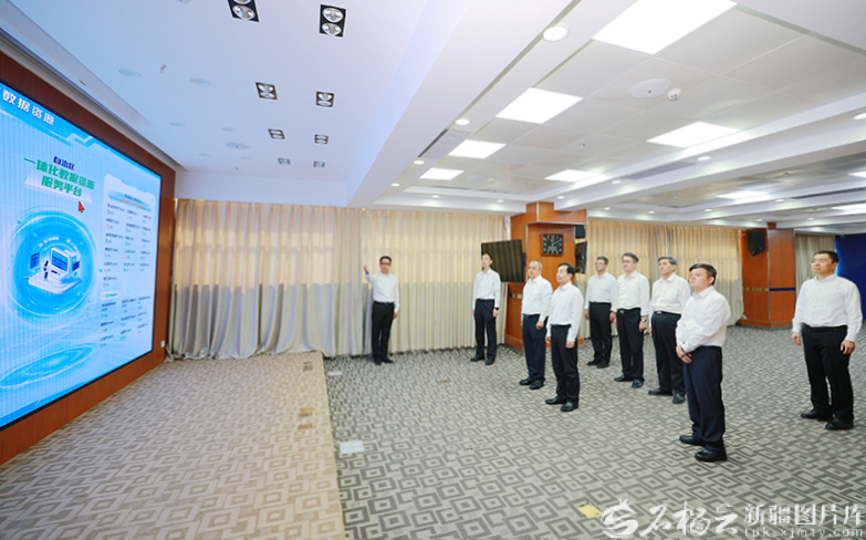 陈小江艾尔肯·吐尼亚孜在自治区民政厅调研座谈