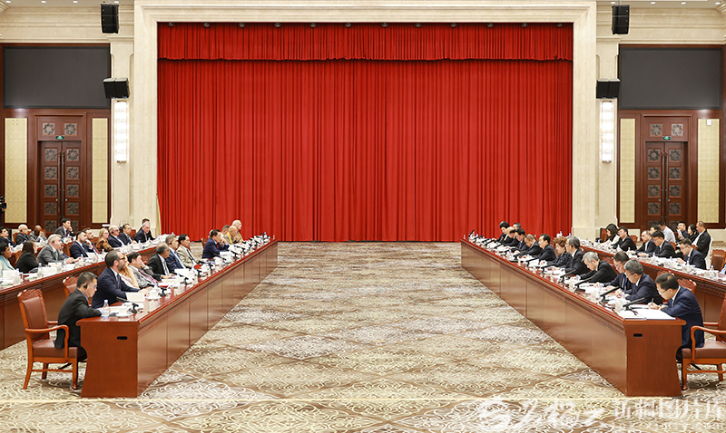 陈小江艾尔肯·吐尼亚孜会见国际知名人士新疆友好交流会参会代表
